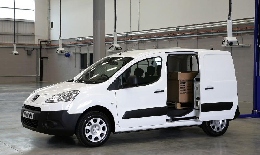  Peugeot Partner 2008 года  (фото 18 из 54)